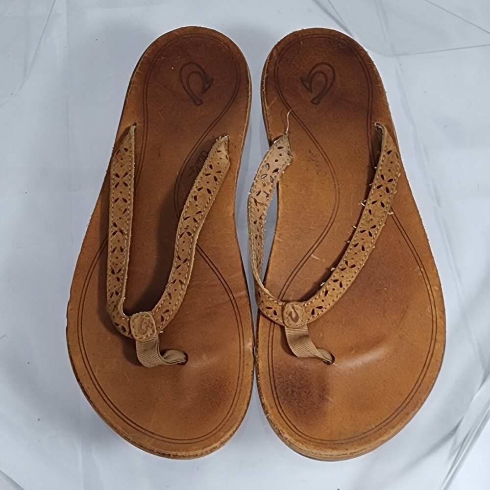 OluKai Puka Women 9 Brown Floral Cutout Suede Leather Flip Flops Thong Sandals